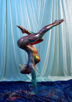 riothooping:  is-this-name-creative: riothooping:  Best thing I’ve ever done:  Put glitter all over my body. Worst thing I’ve ever done:  Put glitter all over my body. Enjoy. Kayla Dyches:  www.riothooping.com  i thoUGHT THESE WERE STATUES  I keep