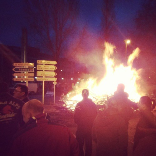 Porn #NANTES  #manifestation #tracteur #feu  #explosion photos
