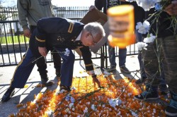 weedporndaily:  Veterans drop hundreds of empty pill bottles in front of the White House(WashPost) A couple dozen servicemen and women marched to the White House this Veterans Day and dumped a large box of empty pill containers, calling on the president