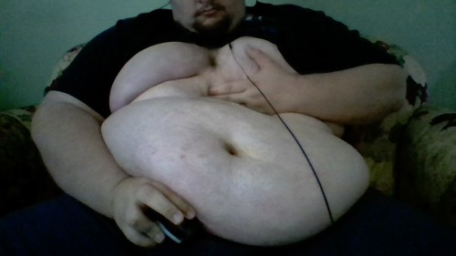 Some more pics, belly squeezin’. And mah face, also my face is here. 