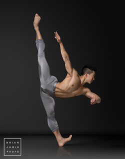 asianmalemuscle:  coltonwestdance:  brianjamie:  Alex Wong, March 2014 © Brian Jamie Photography  so cool to see a built ballet dancer like this. its cool when copanies are accepting of people with all different body types   Enjoy thousands of images