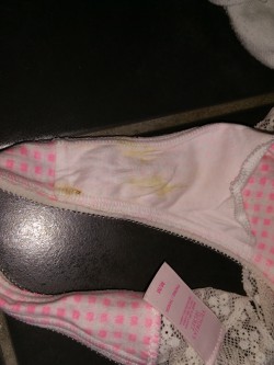  sloggi1970 submitted that string.Would like to see the pussy that causes all the lovely stains.#string #dirtypanty