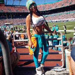 dollycastro:  #miami #dolphins fins up baby!! 🐬🐬🐬🐬🐬  #DollyCastro #FineAndToned  (at Sunlife Stadium-let’s Go dolphins!)