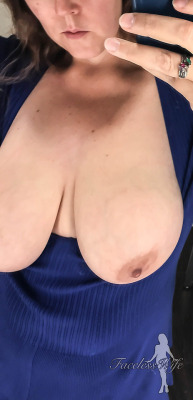 facelesswife: Who want to motor boat ??? Topless Tuesday   see more at https://www.patreon.com/facelesswife 
