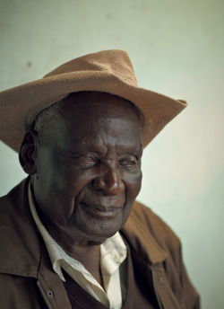 yagazieemezi:  PHOTOGRAPHY OF AFRICA: BY MARY BETH KOAETH &ldquo;Around the eastern slopes of Mount Kenya, a 92-year-old man named Japhlet Thambu has a tea farm. I had the opportunity to visit his farm with my friend and colleague, Laura Lee Huttenbach,