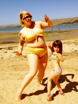 latkemonster:  dirtynerdycurvy:  My daughter and I had a beach party. I played records and we did the twist in our bikinis.  Bellies are awesome!   This is so good.  