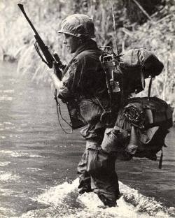 airbornebear:  titovka-and-bergmutzen:  A US Marine sharpshooter carries his Remington 700 (known to the Marines as the M40) through a river. He’s also loaded down with both a full pack and a PRC-25 field radio.  jesus that looks painful.  