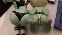 eyxxx: Bonus pic for this side-blog. Green booty. Makes the day worth livin’. DAT VIEW!  hnnnnng!!! = n= &lt;3 &lt;3 &lt;3