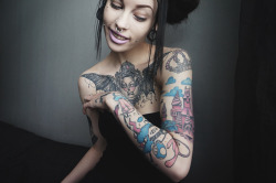 fuckthisillusion:  beautiful*-*  Lovin the tattoos.