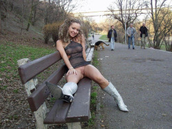 goupskirter:  upskirtbabes6:    Naughty upskirt girl on a park bench …