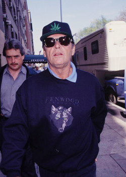 snoggings:   packbowlsnotguns:  jacknicholson:  When asked by a photographer to take off his trademark sunglasses for a photo, Jack Nicholson replied “You’re new here, aren’t you?”  Jack is always so stoned   Absolute babe 