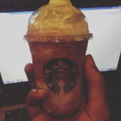 Quand ton bureau c'est le #Starbucks du coin #frapuccino #fraise #strawberry #oklm #work (à Starbuck coffee avenue Victor Hugo)