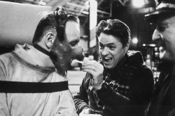 nearlyvintage:  Director Jonathan Demme feeding Hannibal Lecter a french fry on the set of Silence of the Lambs 