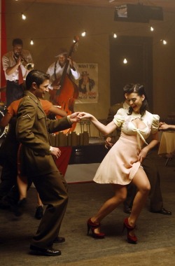 mia332:  Dance with me  i love her dress!!