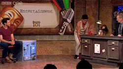 rosepennyworth: hiddenlacuna:  death-by-lulz: Unbelievable mime with balloon  That’s really cool! I love it when people have such mastery of movement!    He has more control with this balloon than I do with my whole life 