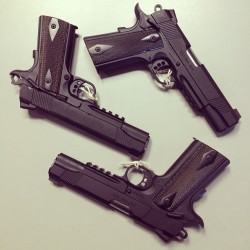 45-9mm-5-56mm:  gunblr:   Pile o’ Colt Rail Guns at work. 🔫 👍 #colt #1911 #guns #gunblr #igmilitia #tacxlife       (via TumbleOn)