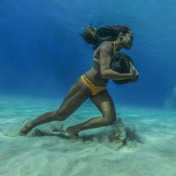 stunningpicture:  Hawaiian surfer Ha’a Keaulana runs across the ocean floor with a 50 pound boulder, as training to survive the massive surf waves   Wow!!!!!