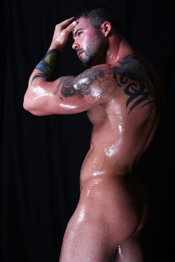 naked-muscle:  Jason Sokody 