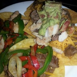 Dinner Is Served, Bitches! #Foodporn #Homemade #Everything #Fajitas #Nachos #Steak