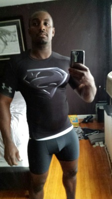 strgblkm:  muscle—and-nerds:  My kyptonian under armor  