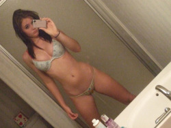 thebpster:  Good golly is she a wet cutie!