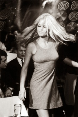 luzfosca:  Brigitte Bardot dancing in a scene from the movie “Two Weeks In September”, 1967. Reg Lancaster/Getty Images 
