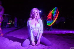 Catie Parker Glow Santa Monica - 96 pics @ Zishy.com. Click for pictorial.