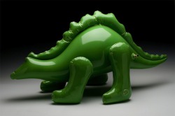 f-l-e-u-r-d-e-l-y-s:  Ceramic Sculptures Look Like Inflatable Toys by Brett Kern  West Virginia-based artist Brett Kern has mastered the art of illusion with handcrafted ceramic sculptures that deceptively look like inflatable toys. Each figure in this