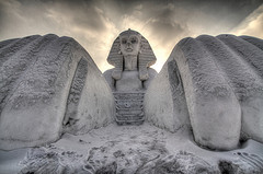 kickyouwithmyfists:  themidnightking:  narcissisticselfloathing:  johnzilla87:  blackichigo1:  Mashaa Allah :)  Whoa, this is the best photo set I’ve seen thus far about the snow in Egypt. These shots are AWE-SOME! Especially that last one of the sphinx!