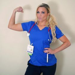 Tag a Nurse 🙌🏼 From night shift nurse to fitness model 💪🏽 See link in my bio for my full blog post - I talk about my personal struggles, eating disorder, the ups &amp; downs associated with competing &amp; working a stressful job. by laurendrainfit
