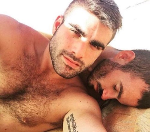 two-men-in-love:kcnorthbear:@gay51france   Two Men In L❤️ve