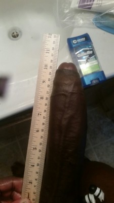seeker310:biggerthenyobf:I’m 10 inches  maybe a little over it now  Wow that’s BIG!! Bro you got a beautiful dick!!