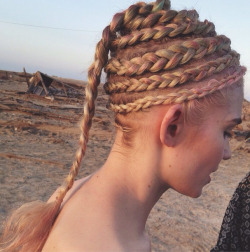 iridhe:  loveyouclaire:  Close up of the Spiral #braids I created in #Grimes new video âGoâÂ !(via instagram)  grimes=bÃ¦ 