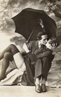 classygossipliar:  1920 lovers on Flickr