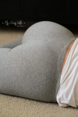 myclassywife:  Because Yoga Pants.Girls love