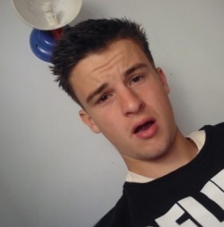 uklc:  **REQUESTED** This Is Charlie! 19 Yo! This guy is so hot! Have two amazing videos of him aswell! ;)  Louise &lt;3