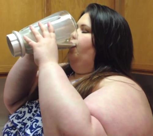 a-frank-admirer:  Good girls drink the weight gain shake without a hitch. https://www.bigcuties.com/steph/ 
