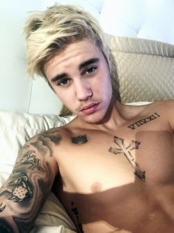 famous-male-celeb-naked:  Justin Bieber