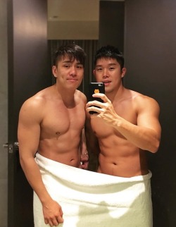 jackd-myx:  jackd-myx:AL (left) or Chen (right)? Jackd-myx is migrating to Twitter too – https://twitter.com/jackdmyx