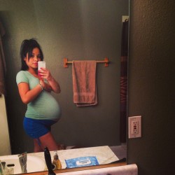 pregnantteens:  Pregnant teen selfie. 