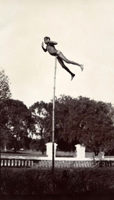 Acrobate indien, 1900.