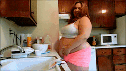 little-miss-fats:  A yummy treat for my feeder babes!!!!Â   I LOOOVE breakfast foods. All I have wanted to eat lately are waffles and bacon. Watch me as I wiggle around in the kitchen, with my giant belly hanging out, as I mix up some waffles. Then join