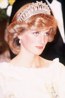 harpersbazaar:  #TheLIST: Royal Beauty Icons Princess Diana was as much a fashion icon as she was a humanitarian.Photo Credit: Everett