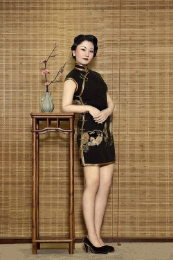 moonbeam-on-changan:China antique fashion, mostly qipao旗袍 in mingguo style in early times of 20th century. Photos by 潤熙陳Chen Runxi.