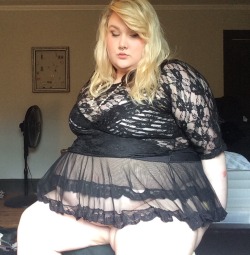 fatpiggyprincess:  baby wonâ€™t you come my waaaaay.  Tubbykins - I really love that fat bitch!