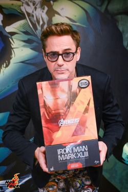 toysandstuff:  Robert Downey Jr, pictured with the Hot Toys Avengers Age of Ultron Iron Man MK43 1/6th scale figure 