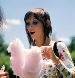 warnerarchive: Shelley Duvall eats cotton candy on the set of Brewster McCloud (1970)  