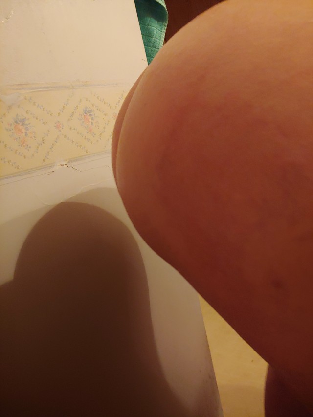 Wife&rsquo;s ass bent over.