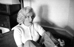 infinitemarilynmonroe:  Marilyn Monroe photographed