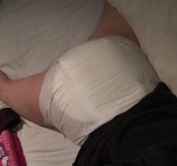 daddysbabykittycat:  Had a rough day, but diapees fix all the sads! 